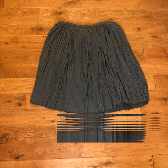 Halogen pleated skirt from Nordstrom, size 6 - Picture 4 of 4